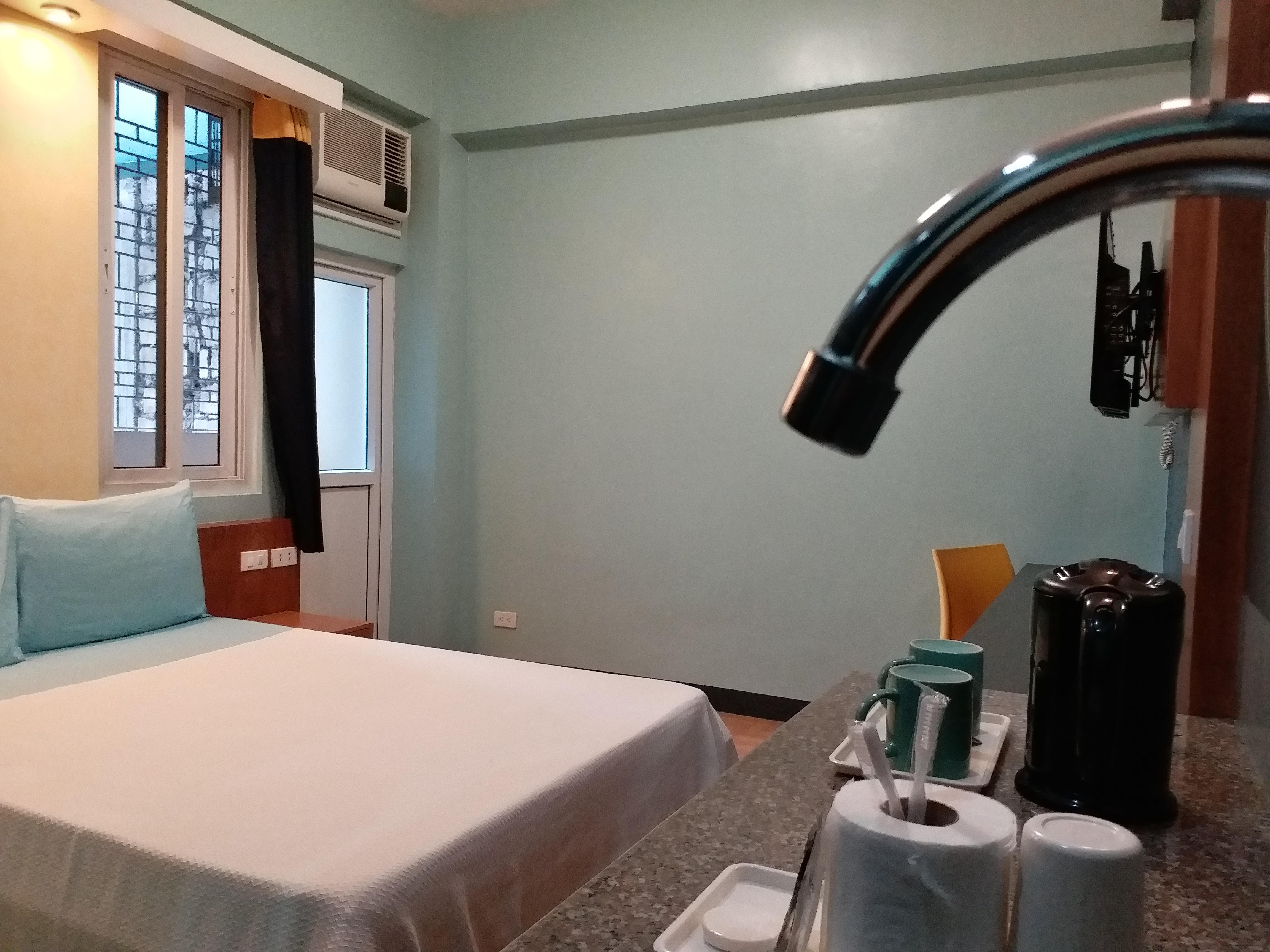 Leesons Residences Манила Екстериор снимка