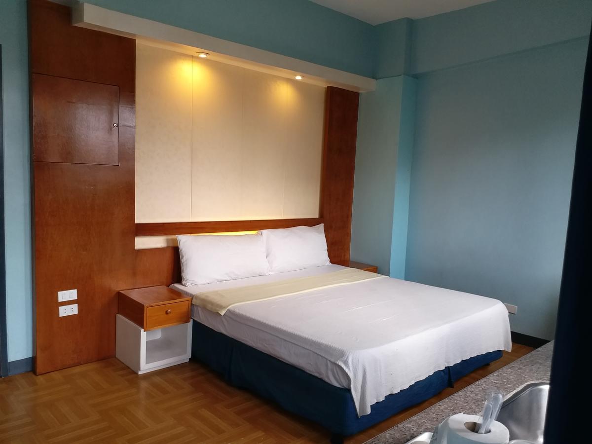 Leesons Residences Манила Екстериор снимка