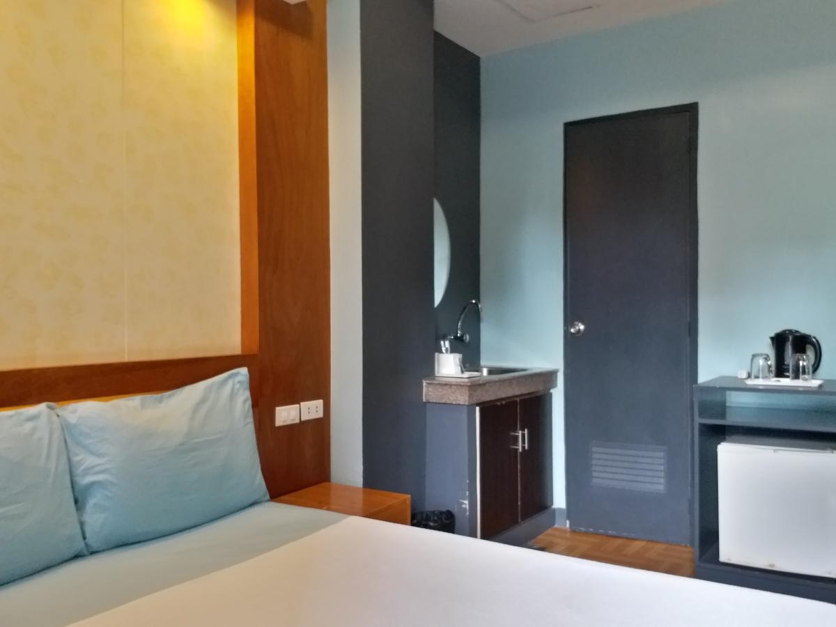 Leesons Residences Манила Екстериор снимка